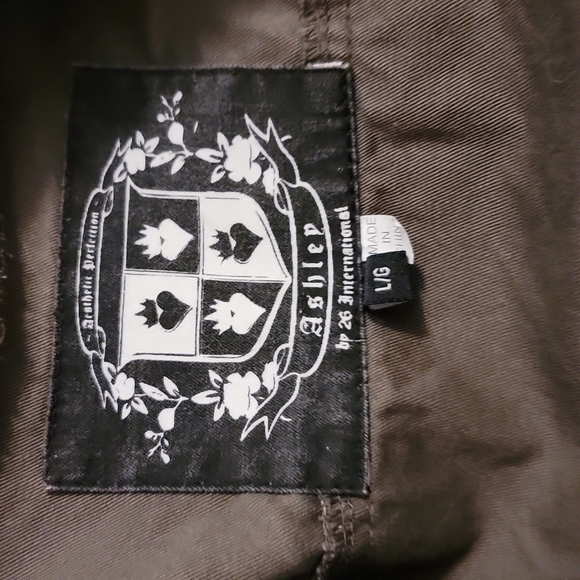 Cute Camo style quarter length sleeved jacket - Picture 2 of 2